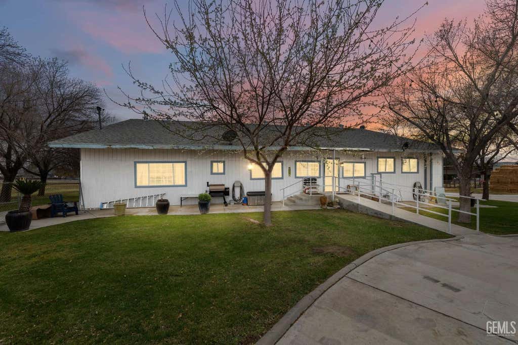 Photo of 28106 Highway 119, Taft, CA 93268 (MLS # 202608735)