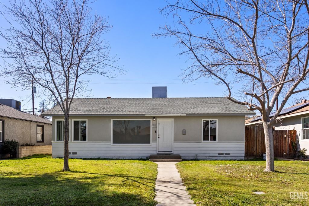 Photo of 209 Cypress Street, Bakersfield, CA 93304 (MLS # 202602170)