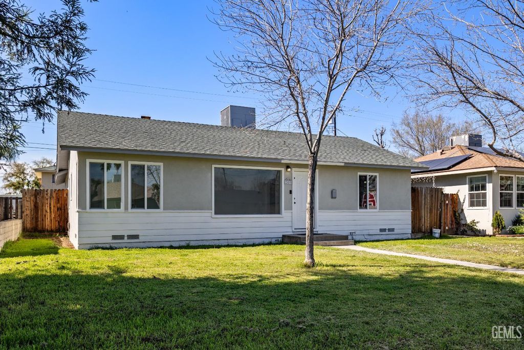 Photo of 209 Cypress Street, Bakersfield, CA 93304 (MLS # 202602170)