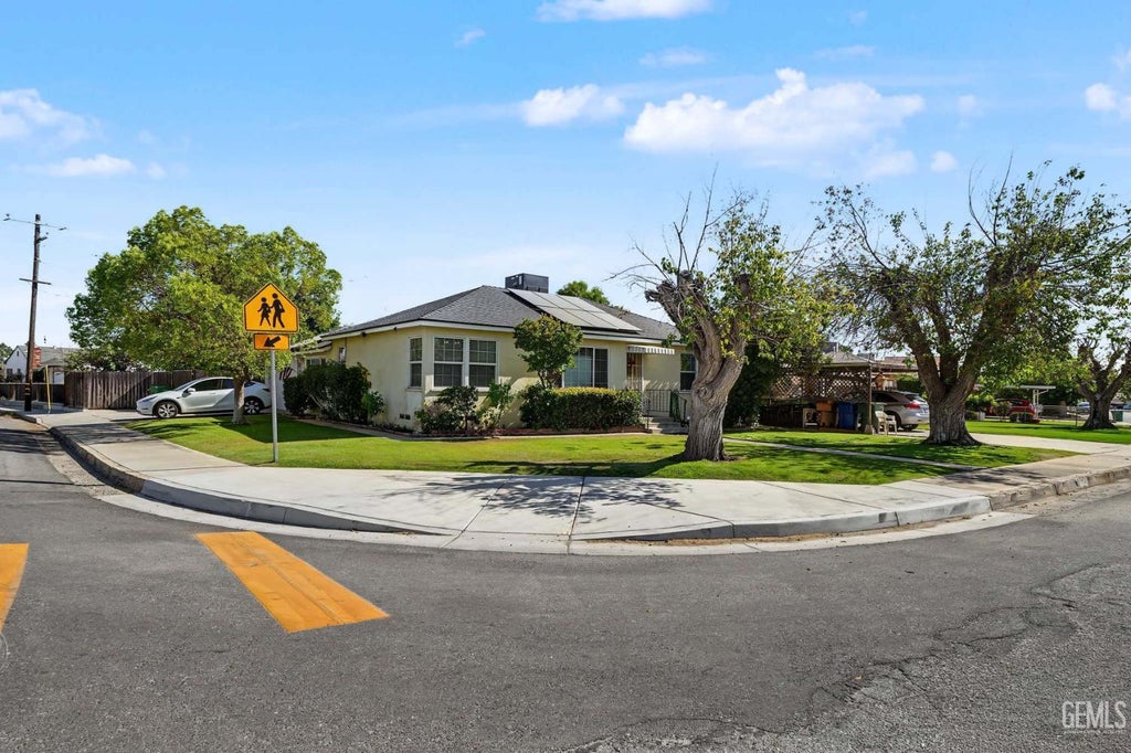 Photo of 2028 Esther Drive, Bakersfield, CA 93308 (MLS # 202608845)