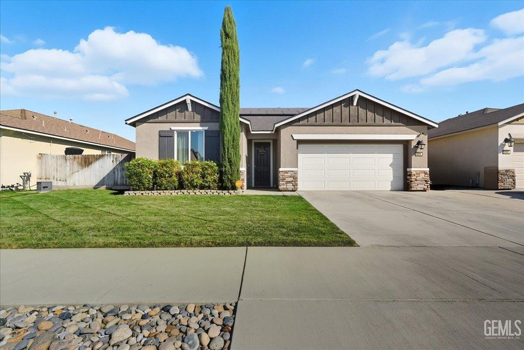 Photo of 3320 E Laura Avenue, Visalia, CA 93292 (MLS # 202511277)
