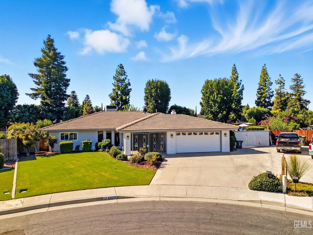 Photo of 6605 Yakima Way, Bakersfield, CA 93309 (MLS # 202511203)