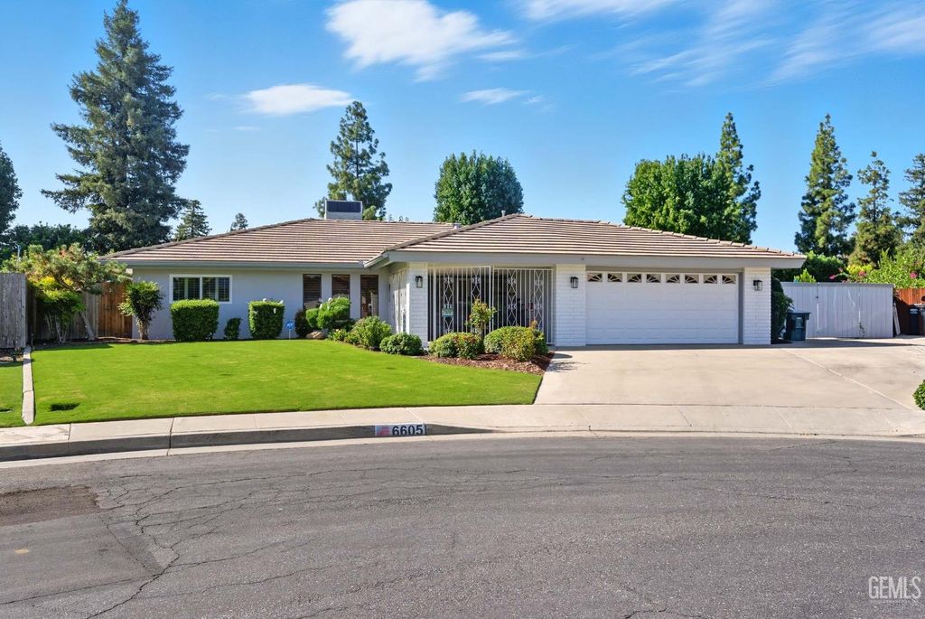 Photo of 6605 Yakima Way, Bakersfield, CA 93309 (MLS # 202511203)