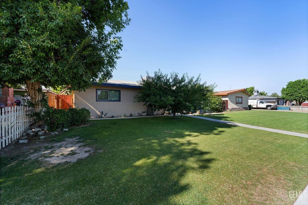 Photo of 708 White Ln LN, Bakersfield, CA 93307 (MLS # 202605367)
