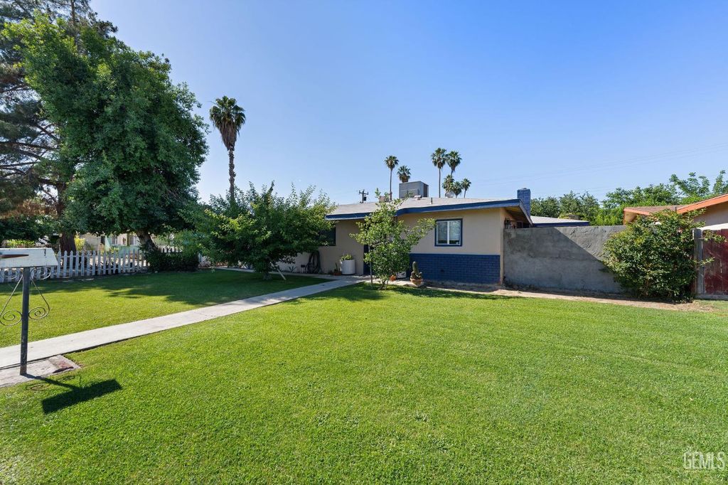 Photo of 708 White Ln LN, Bakersfield, CA 93307 (MLS # 202605367)