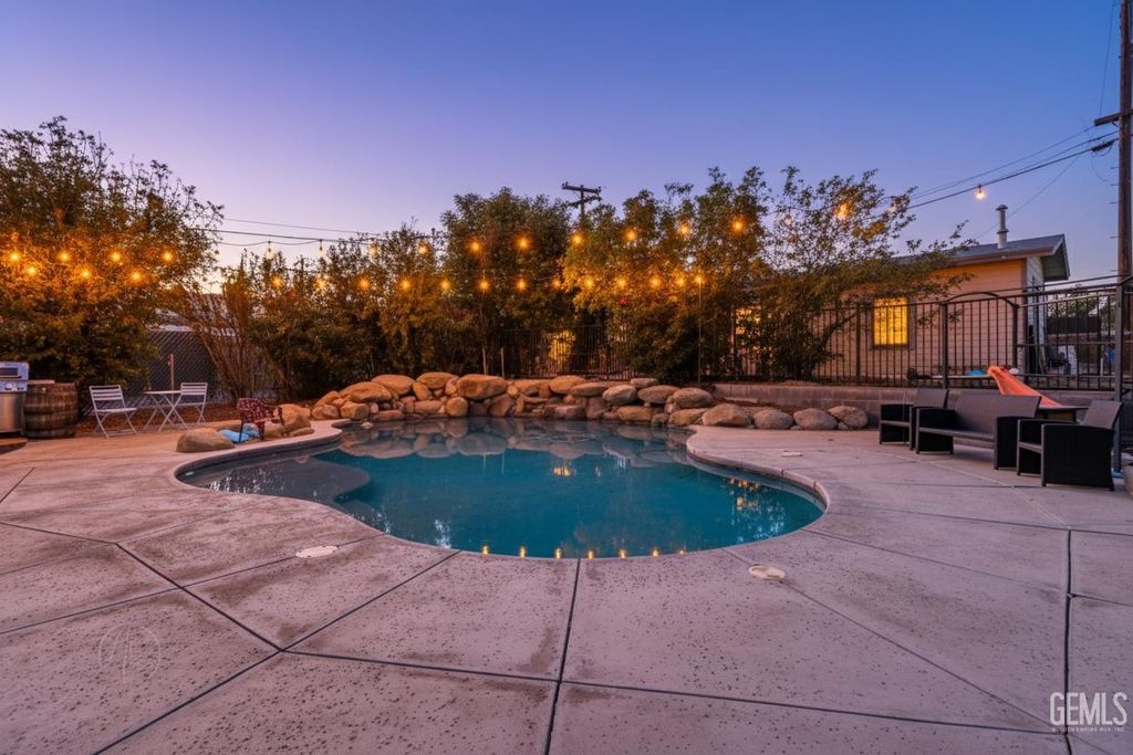 Photo of 101 Meter Street, Maricopa, CA 93252 (MLS # 202511424)
