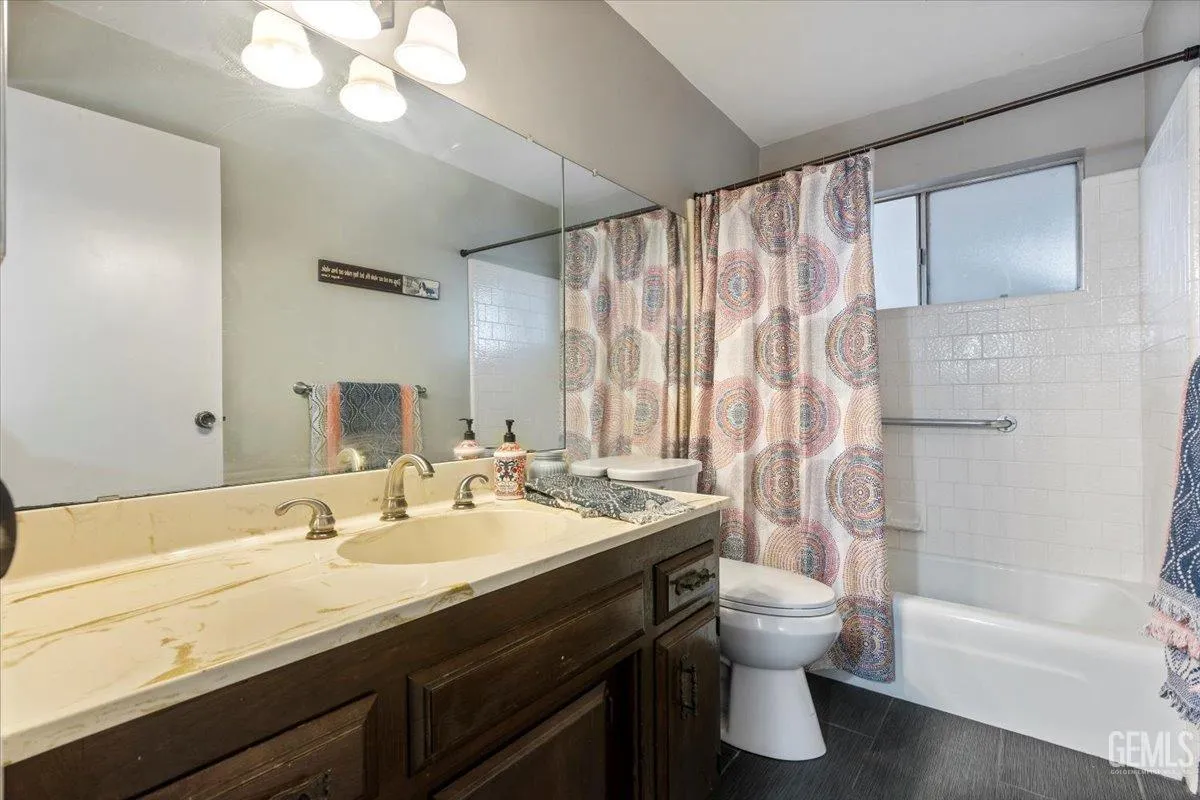 Bakersfield, California 93306, United States, 3 Bedrooms Bedrooms, ,2 BathroomsBathrooms,Residential,Active,11945