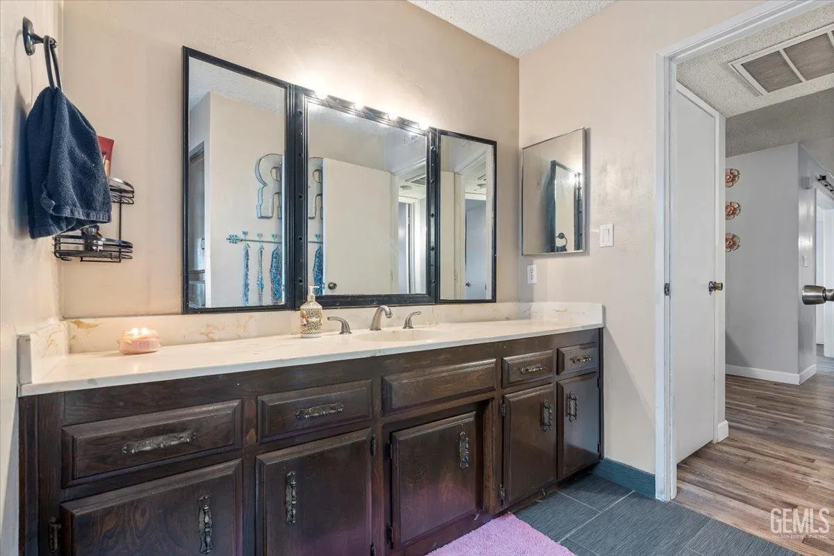 Bakersfield, California 93306, United States, 3 Bedrooms Bedrooms, ,2 BathroomsBathrooms,Residential,Active,11945