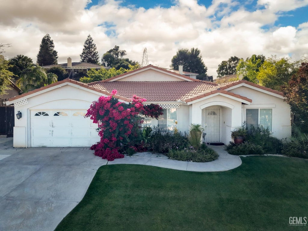 Photo of 5710 Steelhead Drive, Bakersfield, CA 93306 (MLS # 202605907)