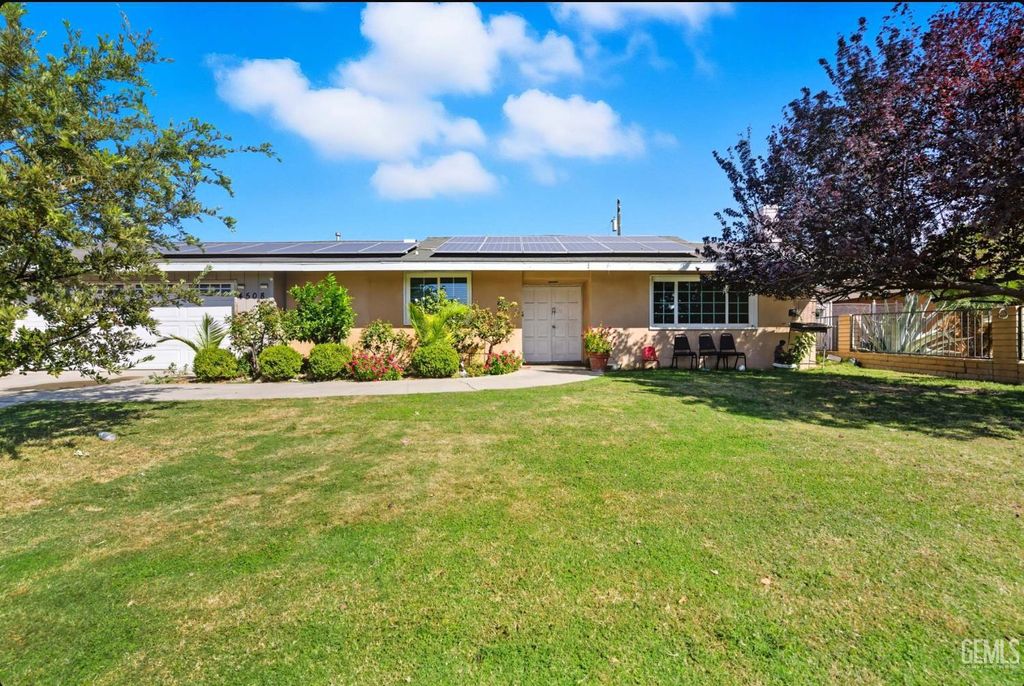 Photo of 4508 Axminster Street, Bakersfield, CA 93307 (MLS # 202510966)
