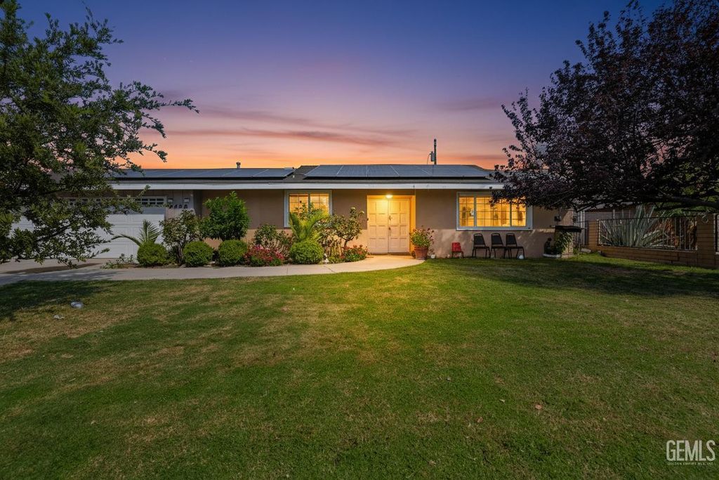 Photo of 4508 Axminster Street, Bakersfield, CA 93307 (MLS # 202510966)