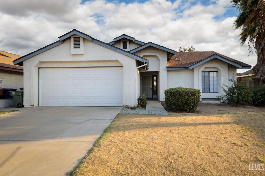 Photo of 2401 Kelso Peak Avenue, Bakersfield, CA 93304 (MLS # 202511024)
