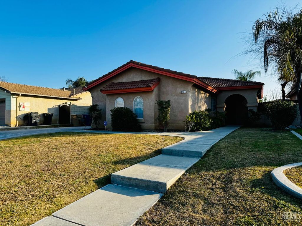 Photo of 9721 Manhattan Drive, Bakersfield, CA 93312 (MLS # 202600980)