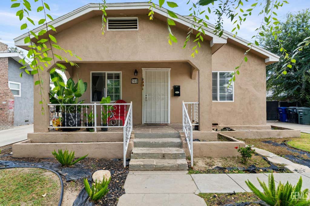 Photo of 302 Eye Street, Bakersfield, CA 93304 (MLS # 202605873)