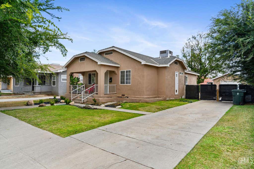 Photo of 302 Eye Street, Bakersfield, CA 93304 (MLS # 202605873)