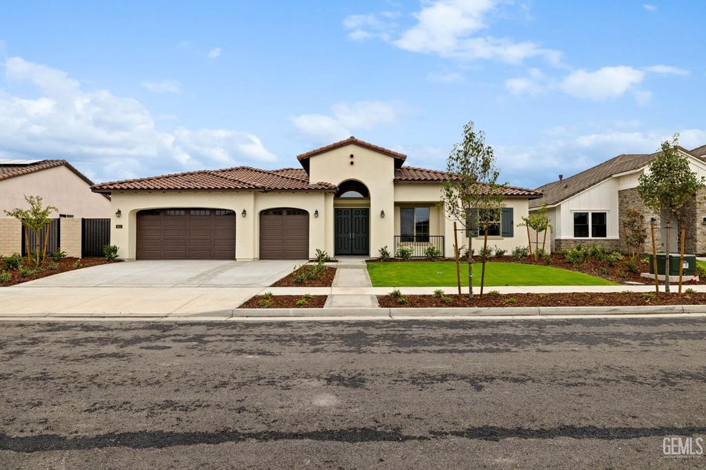 Photo of 3612 Pathway Court, Bakersfield, CA 93311 (MLS # 202510973)