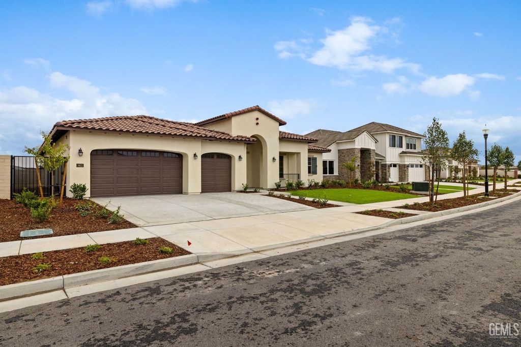 Photo of 3612 Pathway Court, Bakersfield, CA 93311 (MLS # 202510973)