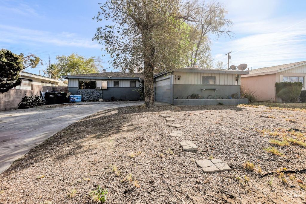 Photo of 44432 Stanridge Ave, Lancaster, CA 93535 (MLS # 202512494)