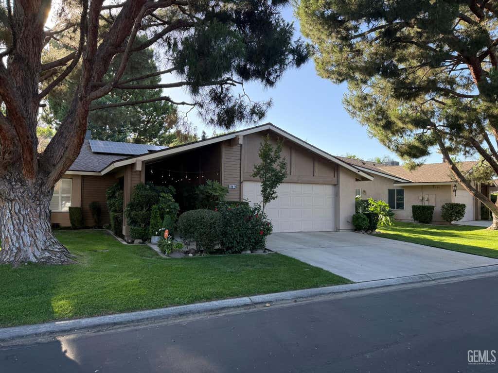 Photo of 1700 Ashe Road #28, Bakersfield, CA 93309 (MLS # 202606065)
