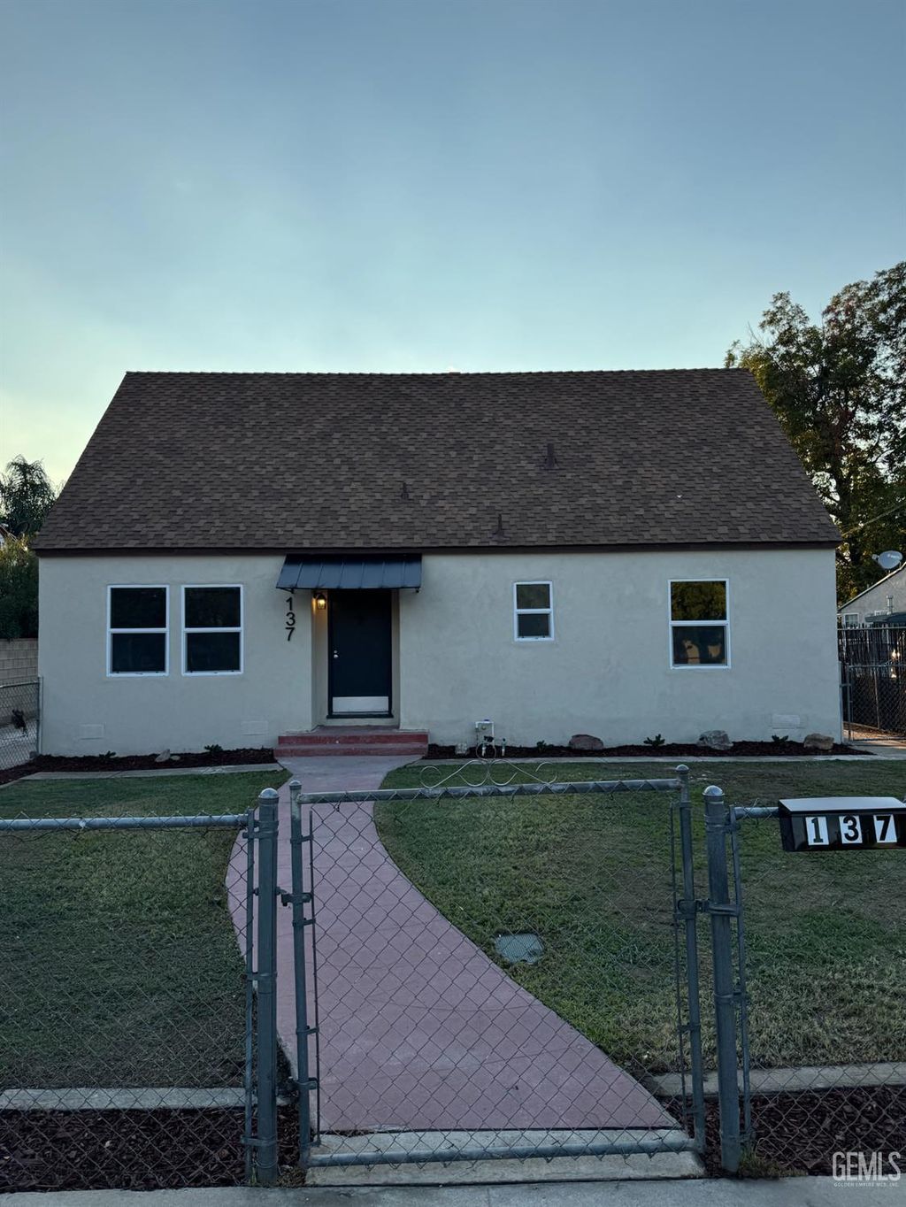 Photo of 137 Myrtle Street, Bakersfield, CA 93304 (MLS # 202510570)