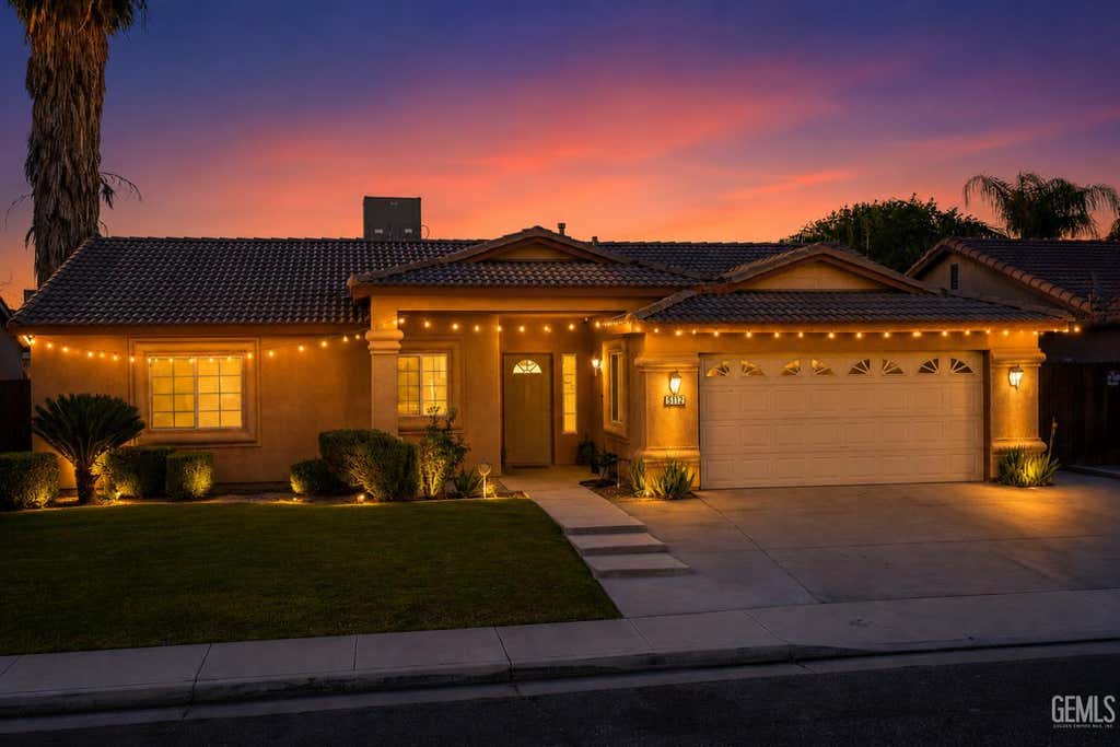 Photo of 5112 La Pinta Maria Drive, Bakersfield, CA 93307 (MLS # 202606242)