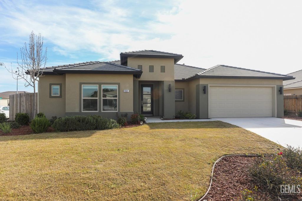 Photo of 11001 Arundel Way, Bakersfield, CA 93311 (MLS # 202601710)