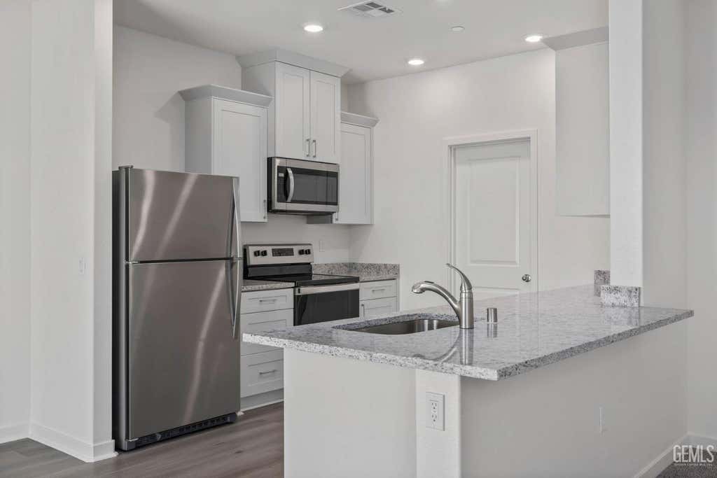 Photo of 7606 Rambutan Place, Bakersfield, CA 93313 (MLS # 202607143)