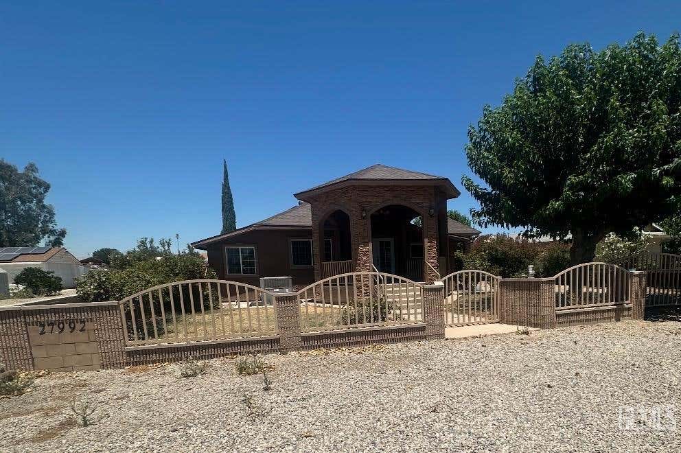 Photo of 27992 Taft Highway, Taft, CA 93263 (MLS # 202607913)
