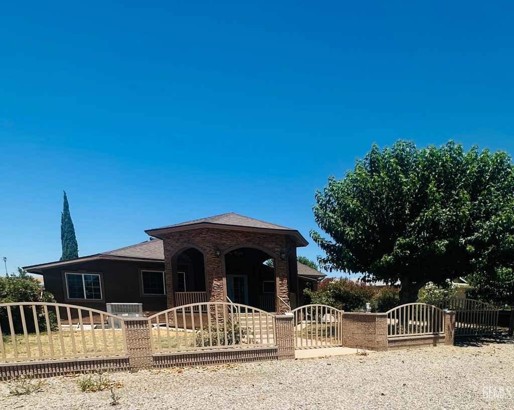 Photo of 27992 Taft Highway, Taft, CA 93263 (MLS # 202607913)