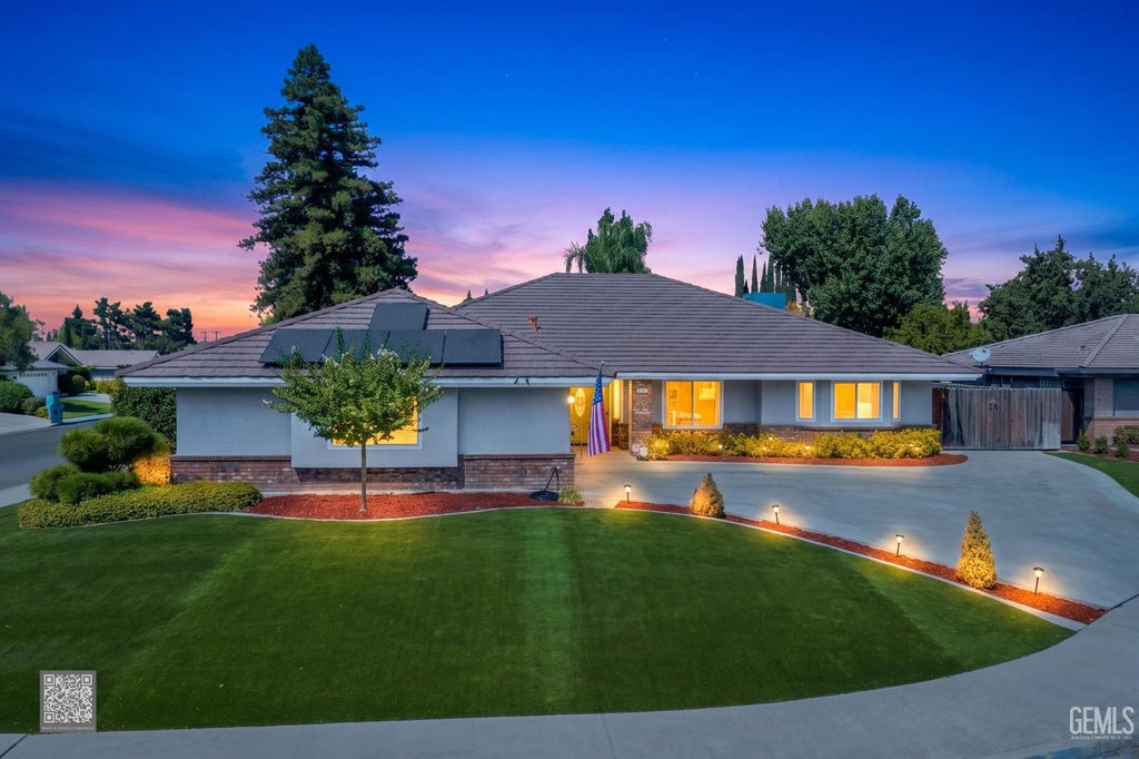 Photo of 5101 Dewalt Street, Bakersfield, CA 93308 (MLS # 202610058)