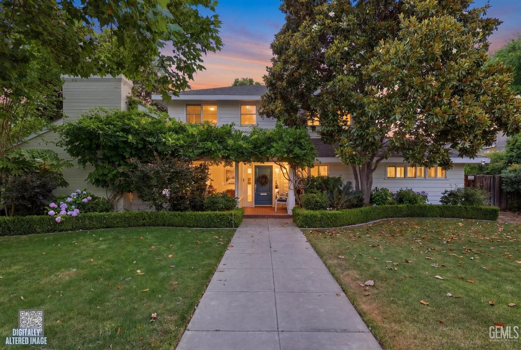 Photo of 2219 Pine Street, Bakersfield, CA 93301 (MLS # 202605999)
