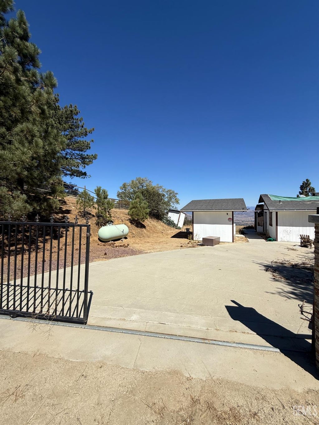 Photo of 17050 Matterhorn Drive, Tehachapi, CA 93561 (MLS # 202610310)