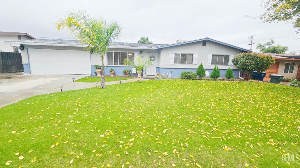 Photo of 2819 Renegade Avenue, Bakersfield, CA 93306 (MLS # 202600939)