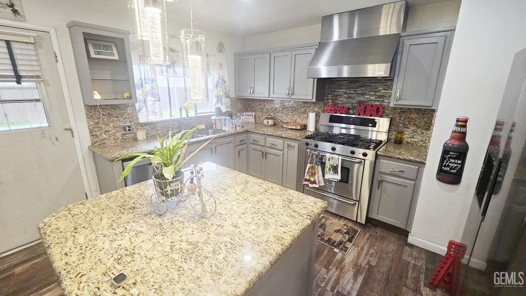 Photo of 2819 Renegade Avenue, Bakersfield, CA 93306 (MLS # 202600939)