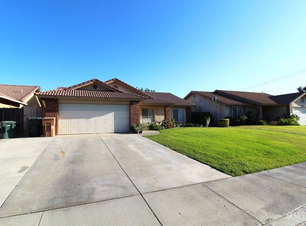 Photo of 4809 Encore Court, Bakersfield, CA 93313 (MLS # 202511001)