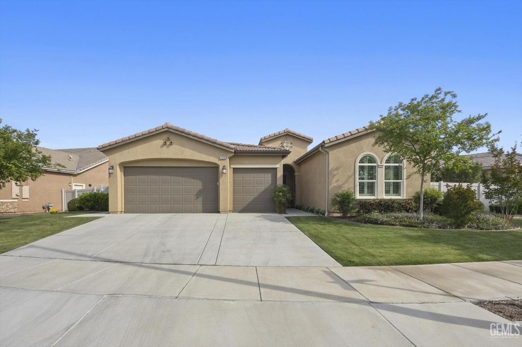 Photo of 9908 Toscana Drive, Bakersfield, CA 93306 (MLS # 202603931)