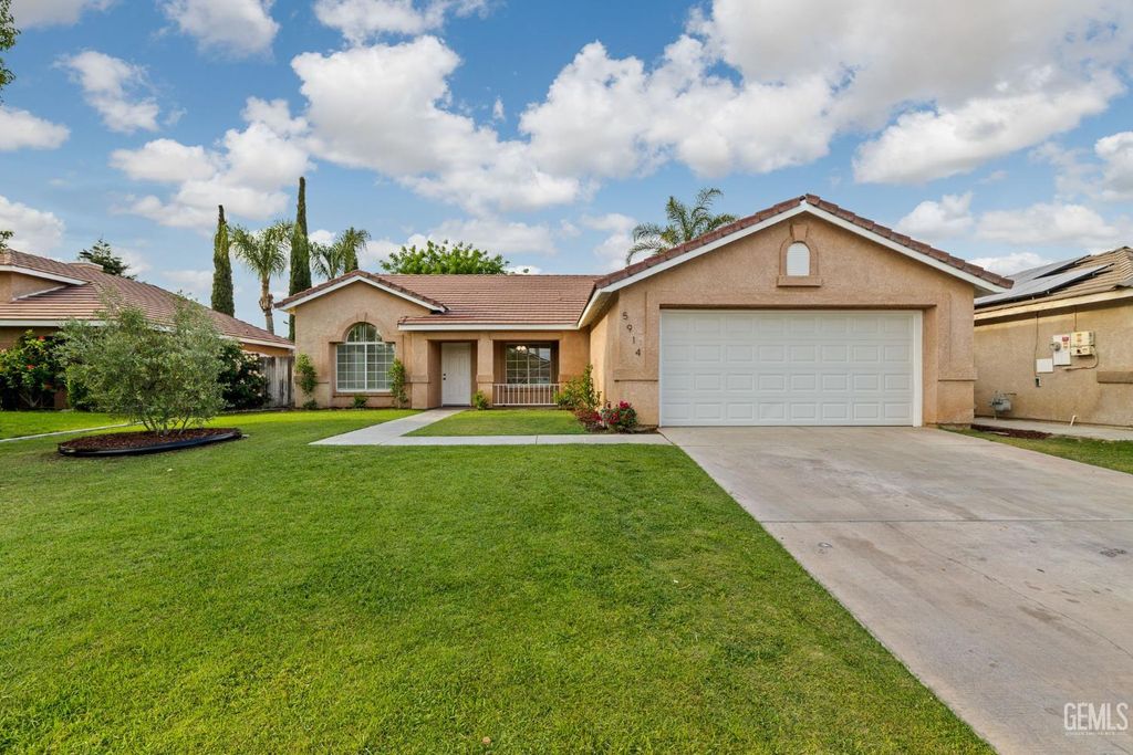 Photo of 5914 Summer Country Drive, Bakersfield, CA 93313 (MLS # 202603845)