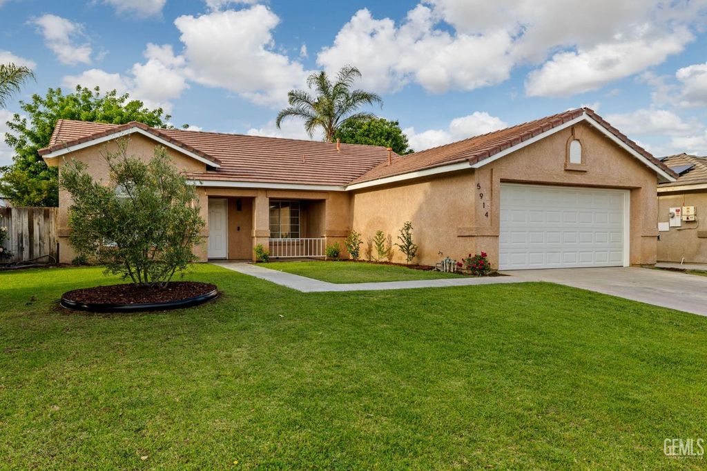 Photo of 5914 Summer Country Drive, Bakersfield, CA 93313 (MLS # 202603845)