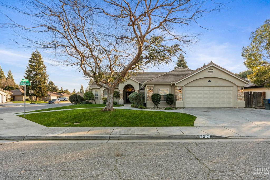 Photo of 9317 Leslie Deann Court, Bakersfield, CA 93312 (MLS # 202601056)