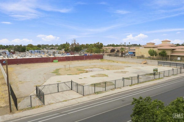 241 UNION AVE, BAKERSFIELD, CA 93307 - Image f44cd7fc6b25c96077ad8a7bd62df197/2715454217