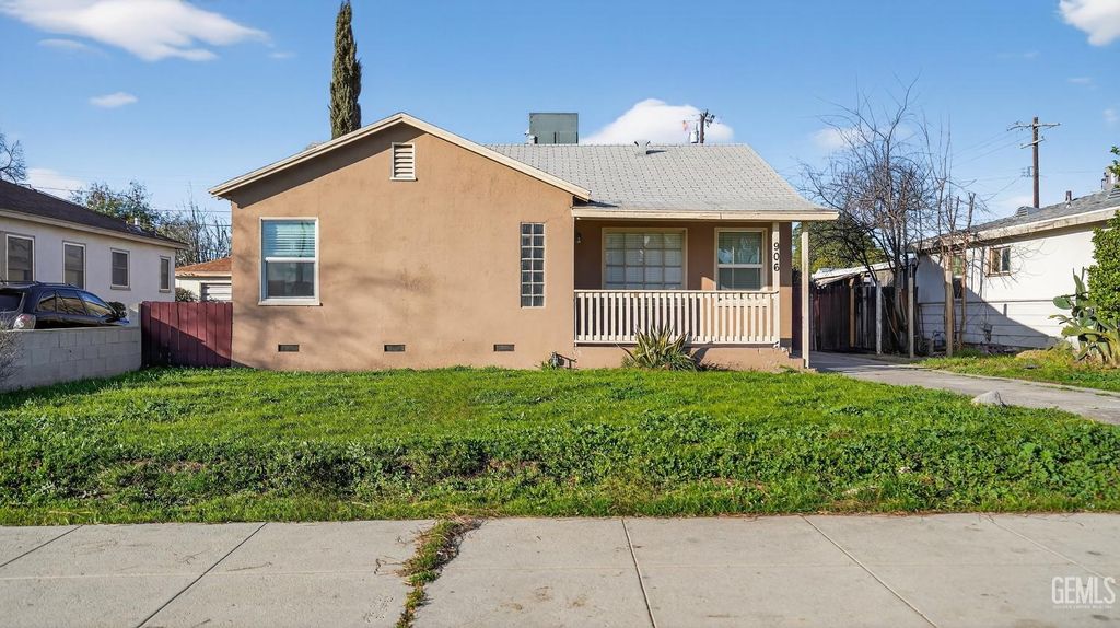 Photo of 906 2nd Street, Bakersfield, CA 93304 (MLS # 202600921)