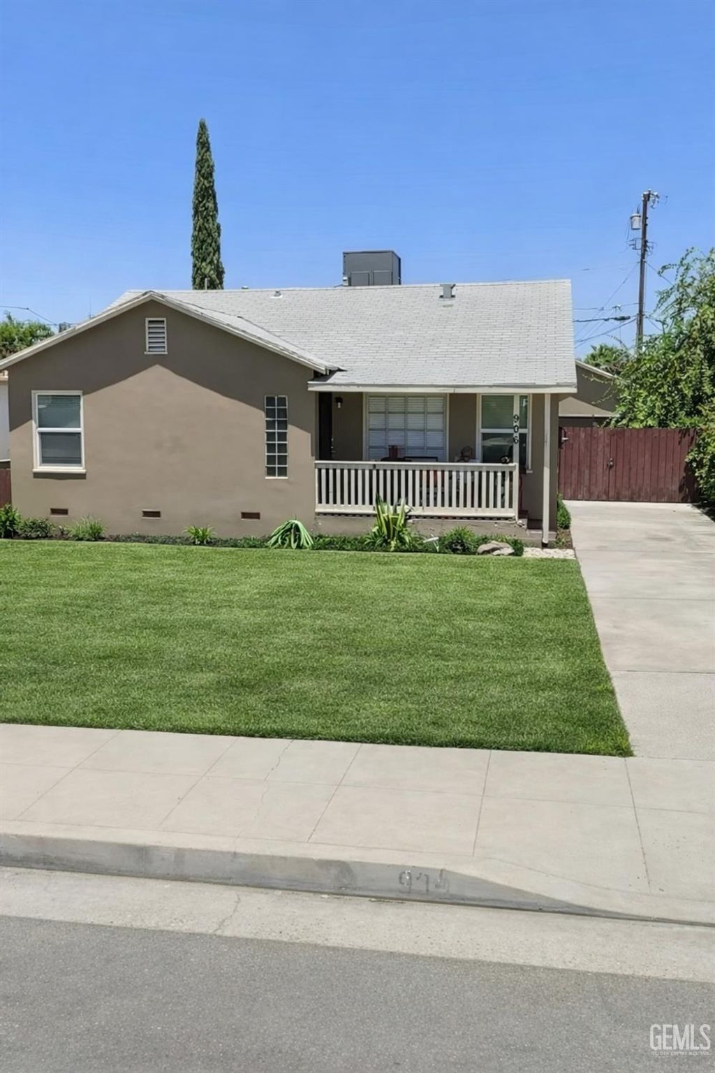 Photo of 906 2nd Street, Bakersfield, CA 93304 (MLS # 202600921)