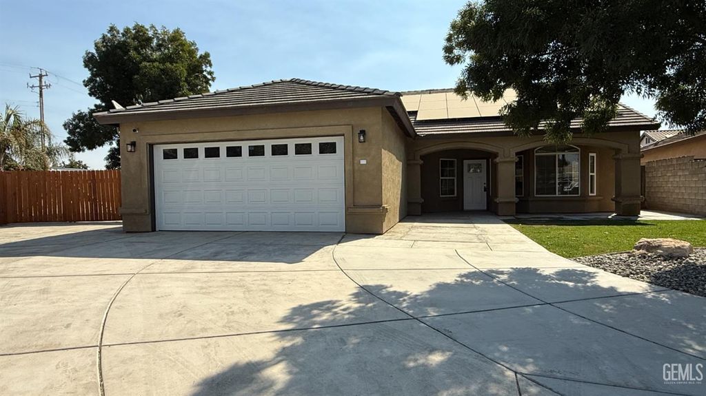 Photo of 622 Rushcutters Bay Drive, Bakersfield, CA 93307 (MLS # 202510606)