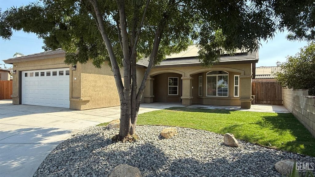 Photo of 622 Rushcutters Bay Drive, Bakersfield, CA 93307 (MLS # 202510606)
