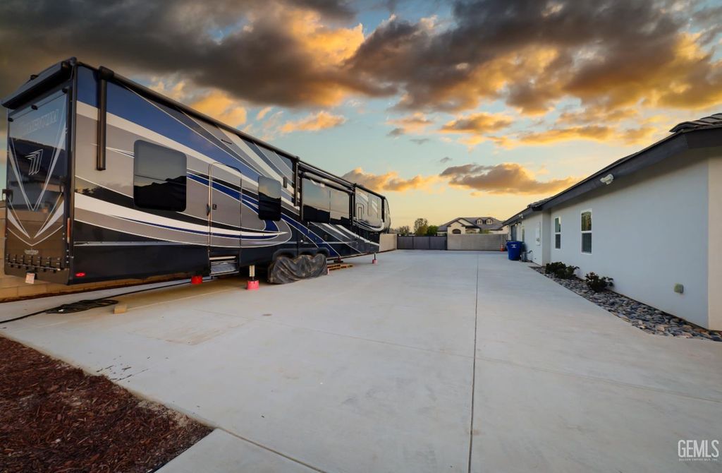 Photo of 16610 Northfield Way, Bakersfield, CA 93314 (MLS # 202602783)