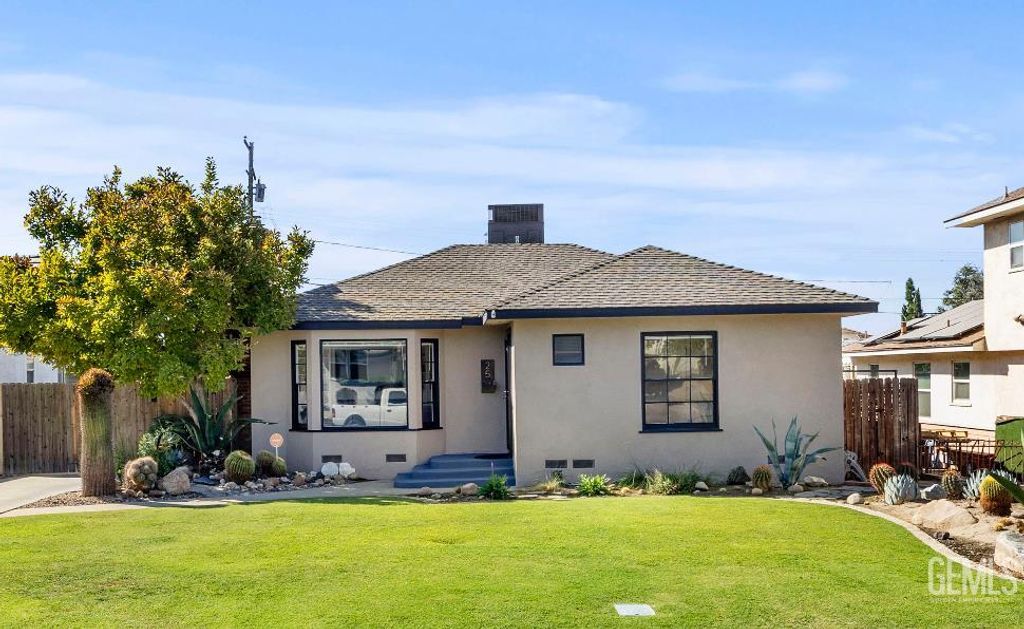 Photo of 25 Jeffrey Street, Bakersfield, CA 93305 (MLS # 202510863)