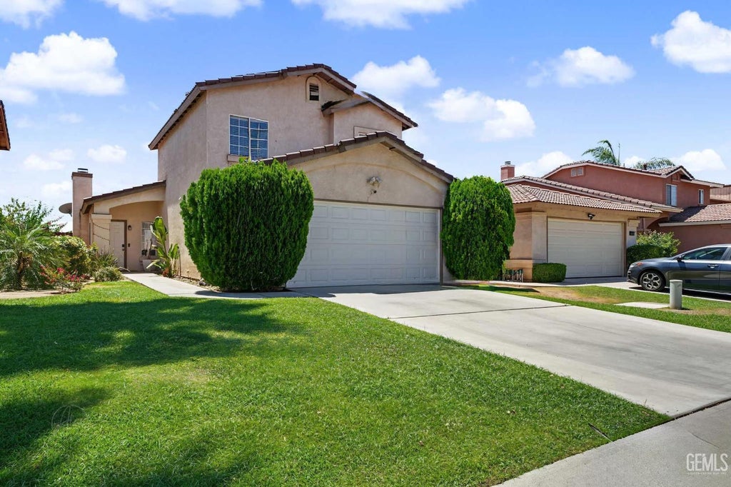Photo of 1805 Scenic View Drive, Bakersfield, CA 93307 (MLS # 202608407)