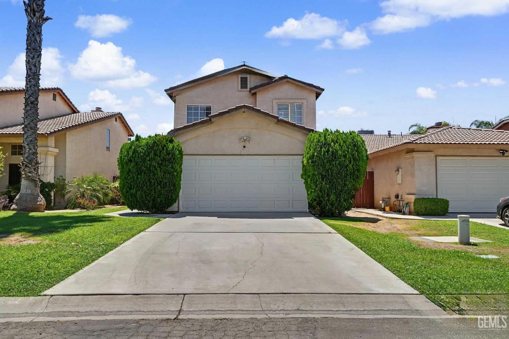 Photo of 1805 Scenic View Drive, Bakersfield, CA 93307 (MLS # 202608407)