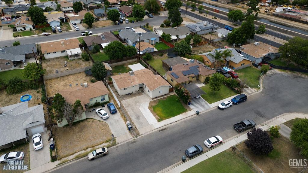 Photo of 1712 Clark Avenue, Bakersfield, CA 93304 (MLS # 202607522)