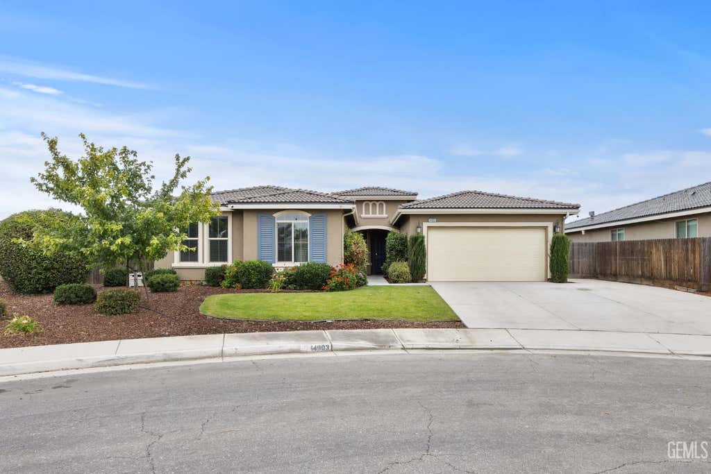 Photo of 14903 Chatsworth Avenue, Bakersfield, CA 93314 (MLS # 202605770)